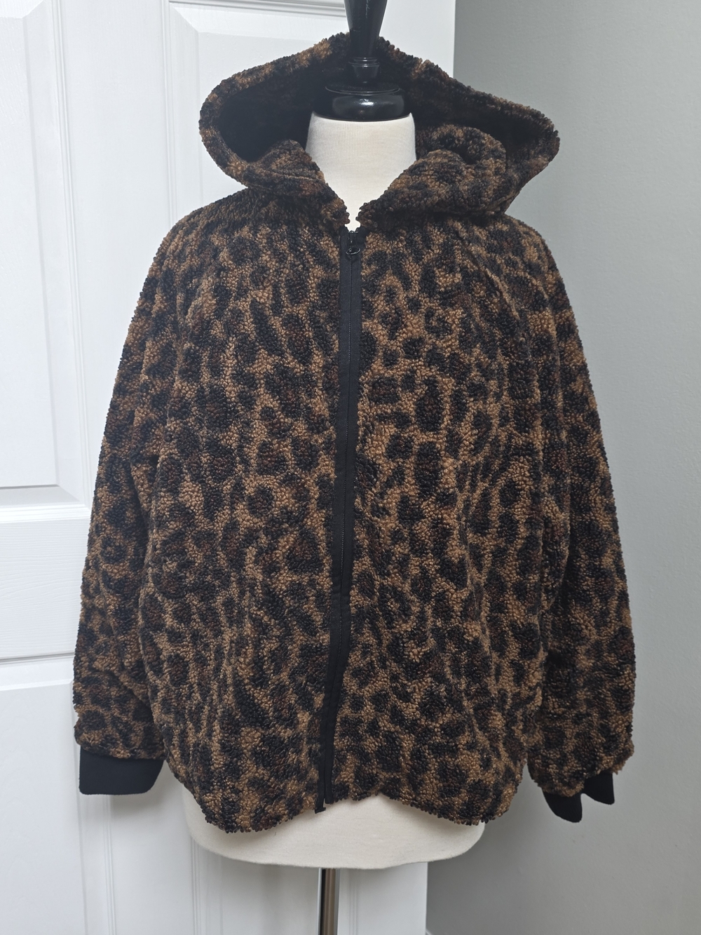 Lou & Grey Leopard-Print Sherpa Hooded Jacket - Brown/Black